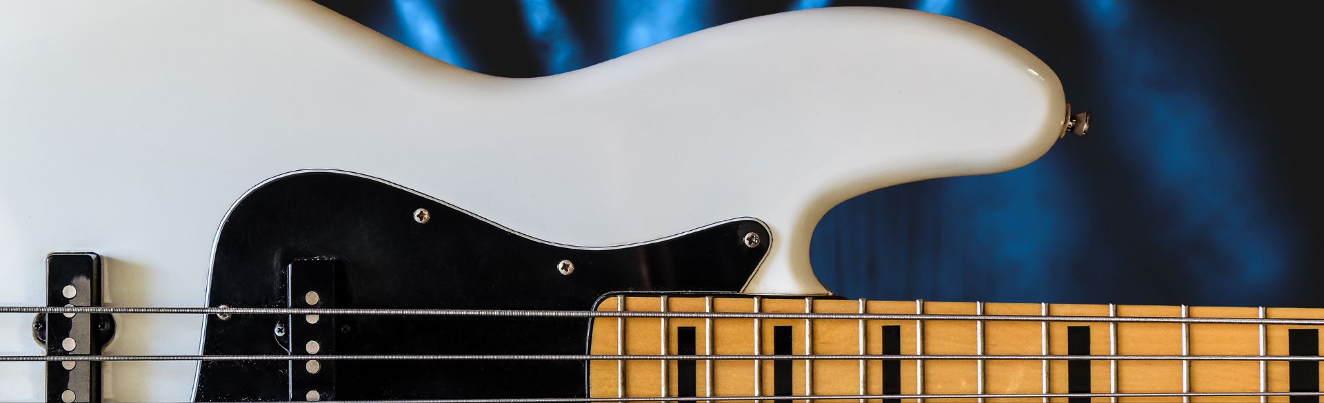 Man sieht einen E-Bass